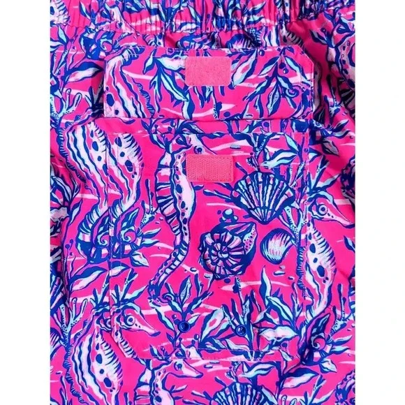 Vineyard Vines 5 Inch Printed Chappy Swim Trunks Size XL Pink Blue Seahorses